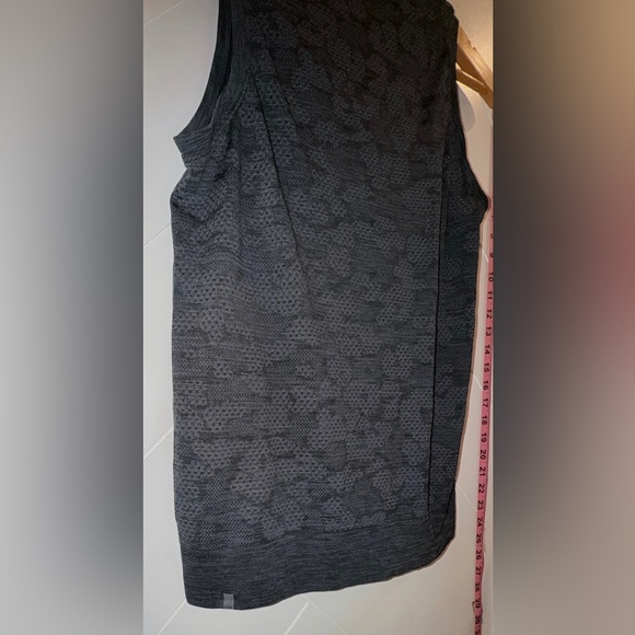 Lululemon Breeze by muscle tank NWOT Size:6 - Picture 8 of 8